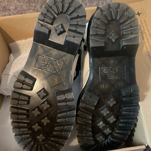 Dr. Martens JADON BOOT SMOOTH LEATHER PLATFORMS - Picture 8 of 9